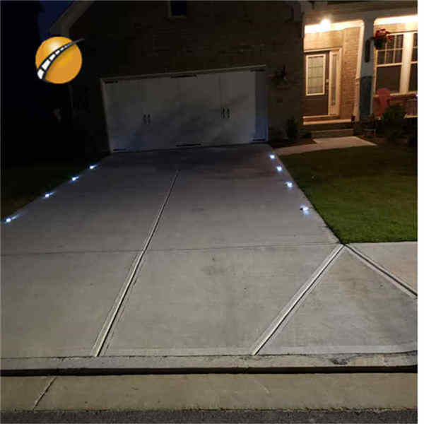 White Ceramic Led Solar Pavement Markers With Spike